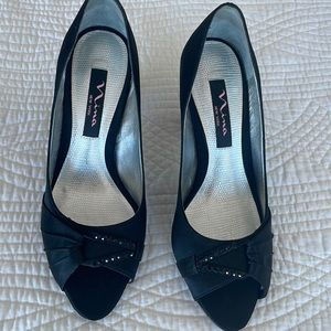 NINA BLACK SILK  PUMP